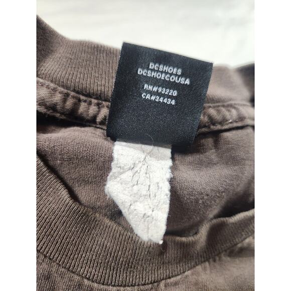 Sz L Y2K DC Shoes Co Tshirt Brown Logo Short Sleeve Skate Tee Size Large Vtg - Picture 4 of 11